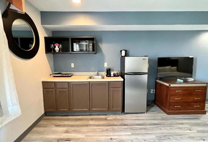 جناح, Hometowne Studios & Suites Washington