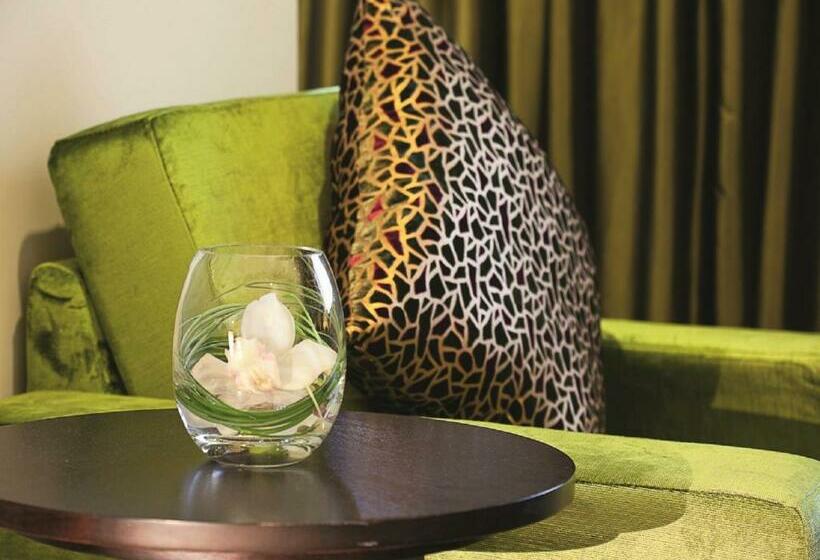 Deluxe Room, Mövenpick Hotel Apartments Al Mamzar Dubai