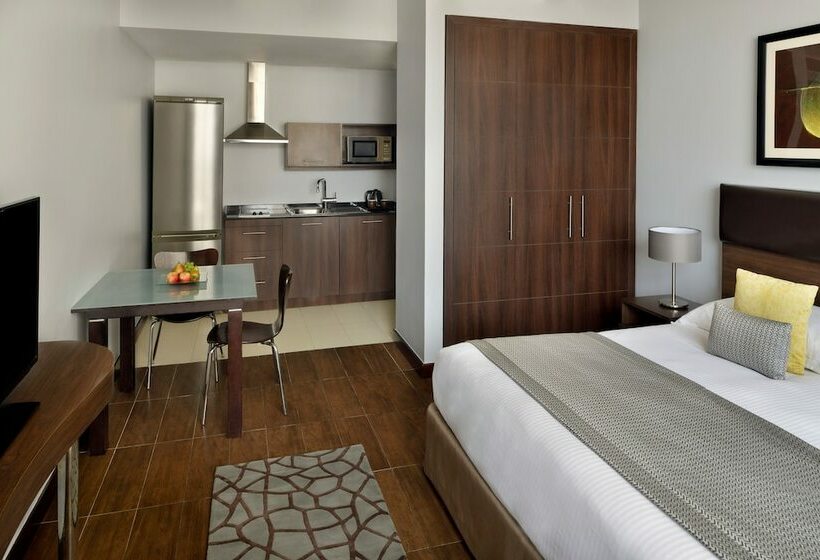 Superior Room, Mövenpick Hotel Apartments Al Mamzar Dubai