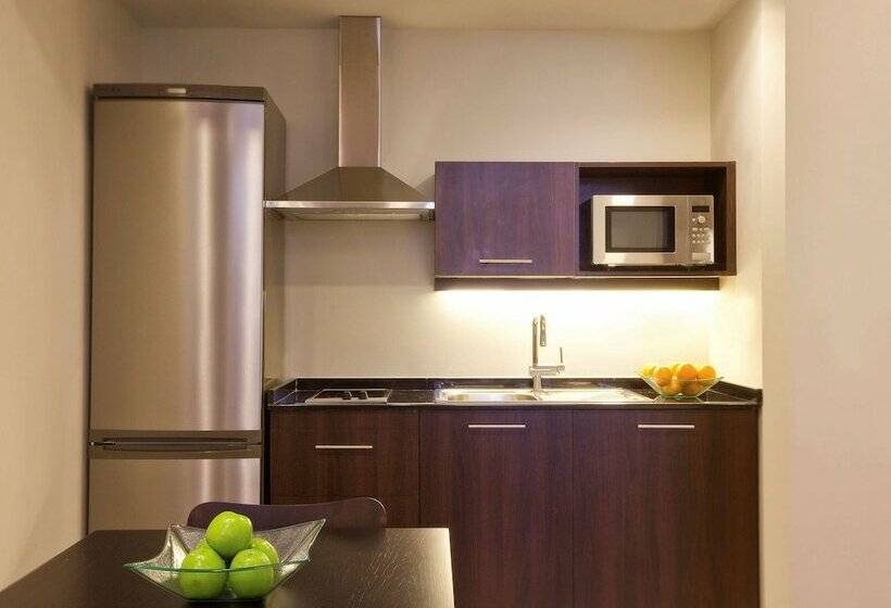 Superior Room, Mövenpick Hotel Apartments Al Mamzar Dubai