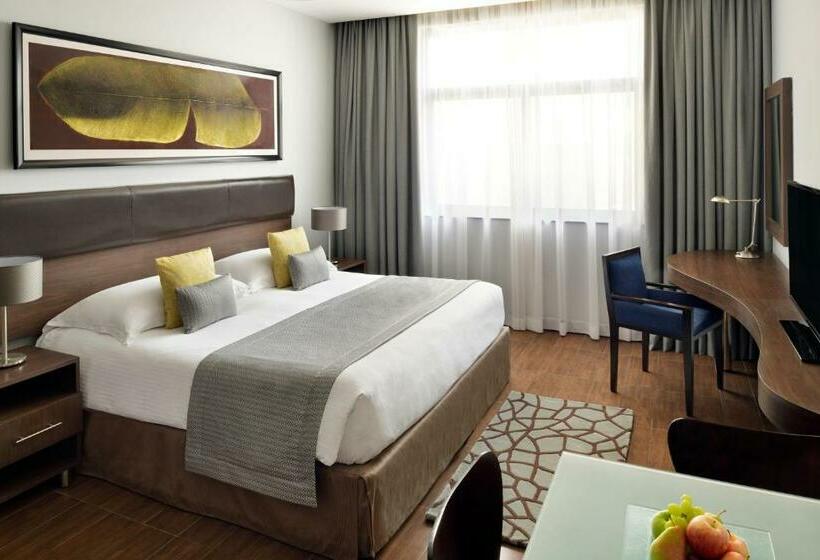 غرفة سوبيريور سرير كينج, Mövenpick Hotel Apartments Al Mamzar Dubai