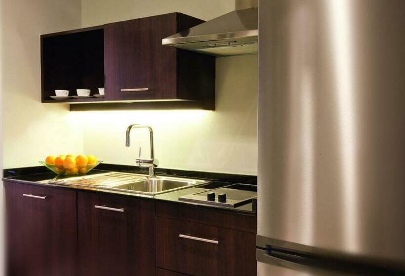 Superior Room King Size Bed, Mövenpick Hotel Apartments Al Mamzar Dubai