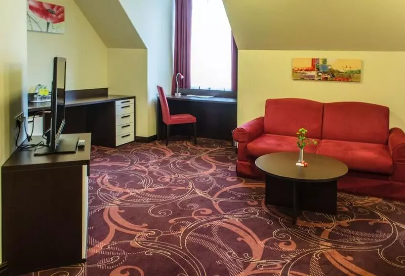 سوییت جونیور, Park Hotel Golosievo