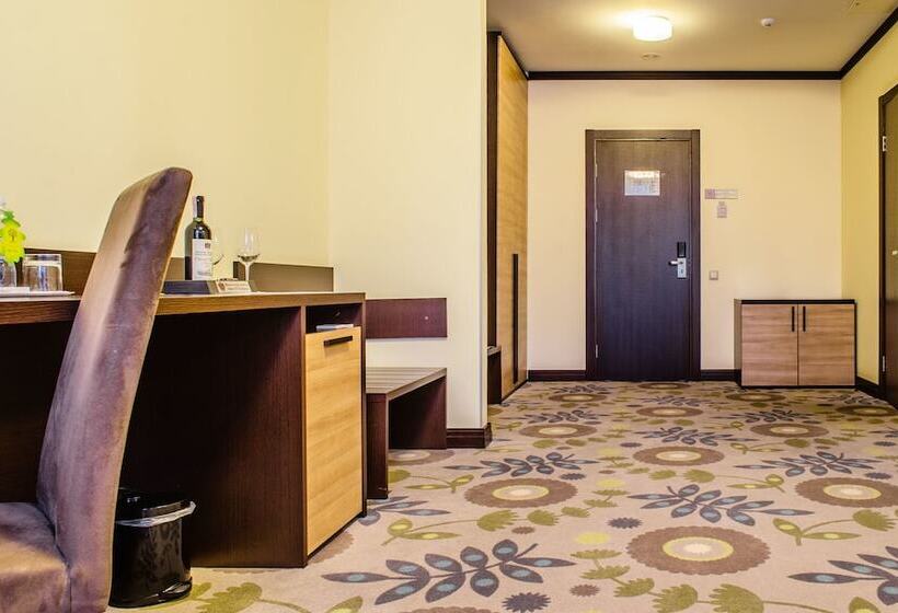 سوییت جونیور, Park Hotel Golosievo