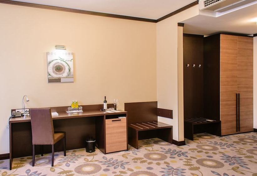 סוויטת ג'וניור, Park Hotel Golosievo