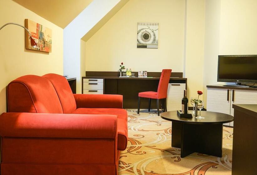 سوییت جونیور, Park Hotel Golosievo