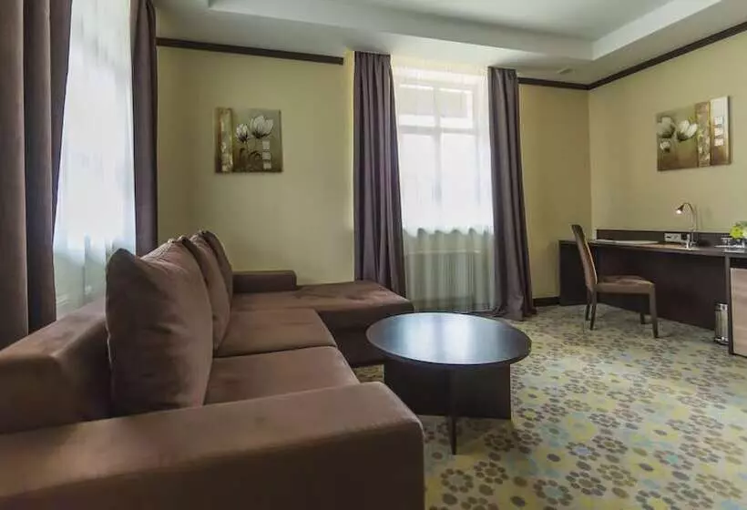سوییت, Park Hotel Golosievo