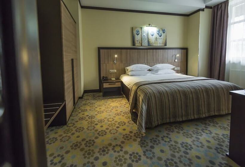 سوییت, Park Hotel Golosievo