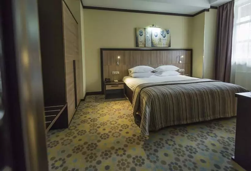 سوییت, Park Hotel Golosievo