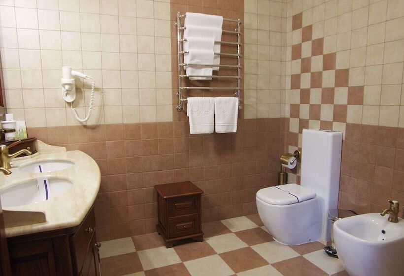 سوئیت پرزیدنت, Park Hotel Golosievo