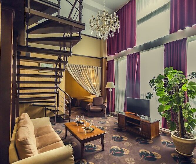 سوئیت پرزیدنت, Park Hotel Golosievo