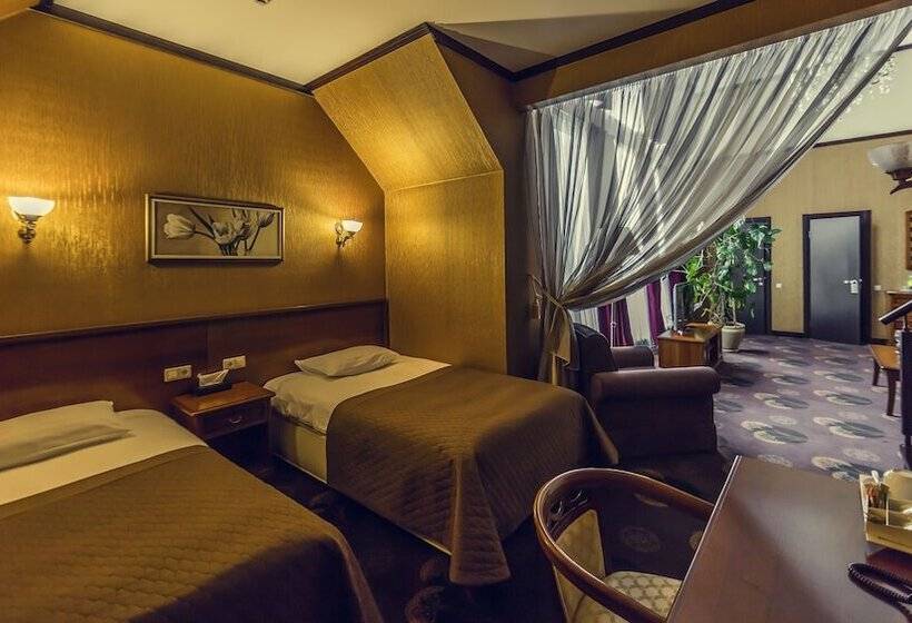 سوئیت پرزیدنت, Park Hotel Golosievo