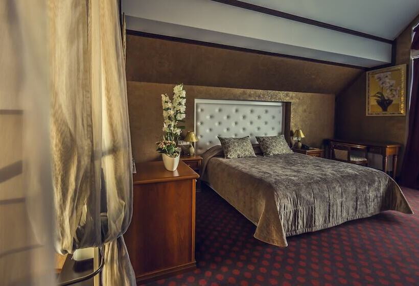 סוויטה נשיאותית, Park Hotel Golosievo