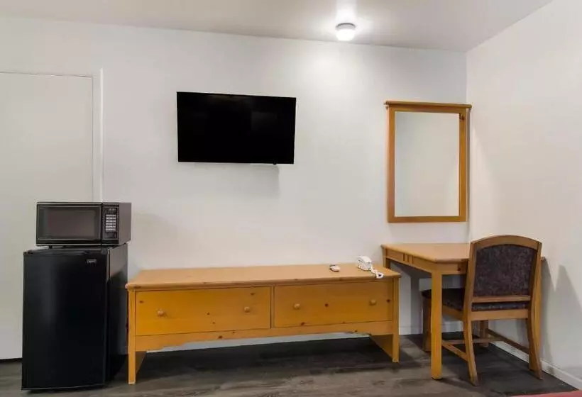 身障者適用キングサイズベッドルーム, Rodeway Inn & Suites Sidney Historic Downtown I80