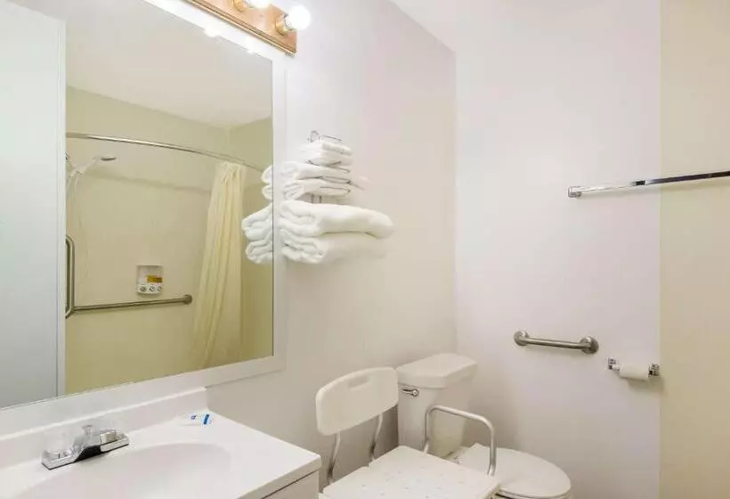身障者適用スタンダードルーム, Rodeway Inn & Suites Sidney Historic Downtown I80