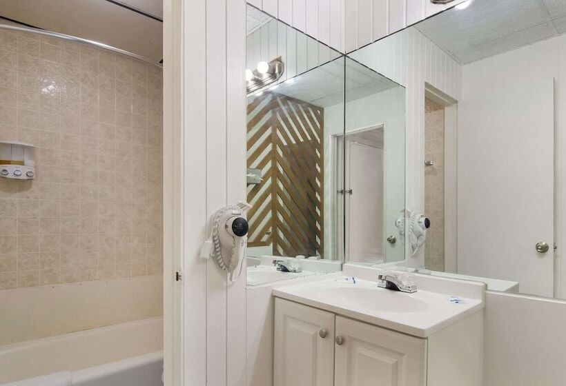 غرفه قياسيه سريرين مزدوجين, Rodeway Inn & Suites Sidney Historic Downtown I80