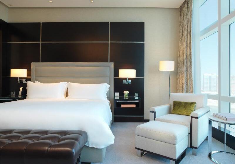 キングサイズベッドのクラブルーム, Rosewood  Abu Dhabi