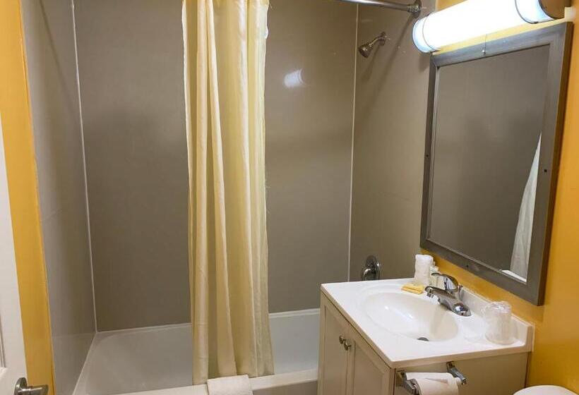 带2个双人床的标准工作室, Scottish Inns Wrightstown