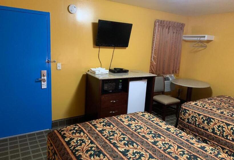 带2个双人床的标准工作室, Scottish Inns Wrightstown