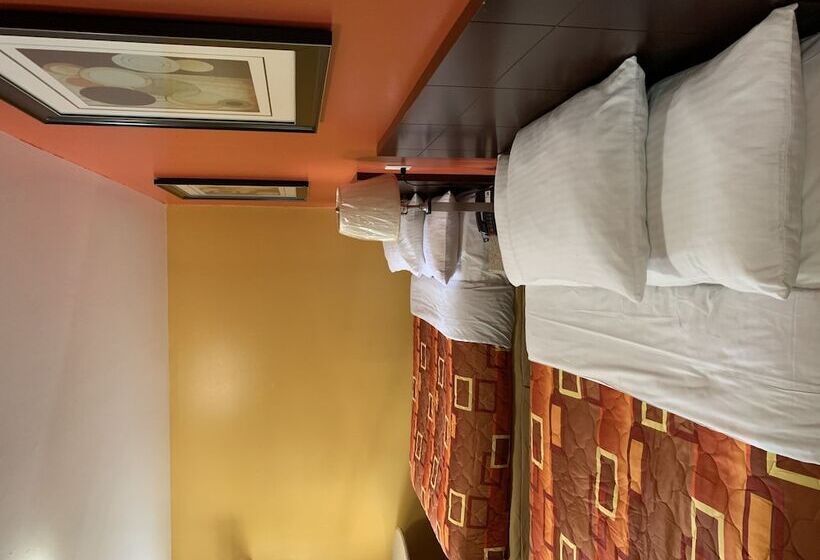 带2个双人床的标准工作室, Scottish Inns Wrightstown