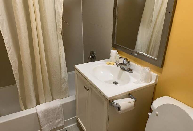 带2个双人床的标准工作室, Scottish Inns Wrightstown