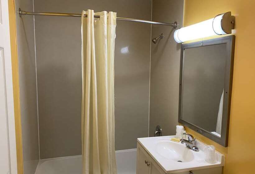 带2个双人床的标准工作室, Scottish Inns Wrightstown