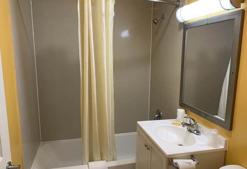 带2个双人床的标准工作室, Scottish Inns Wrightstown