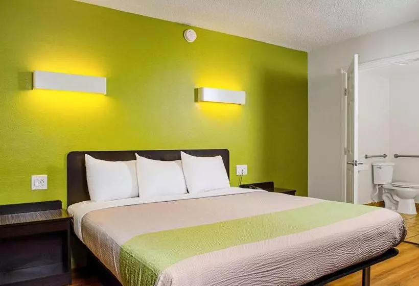 キングサイズベッドのスタンダードルーム, Motel 6modesto, Ca  Downtown