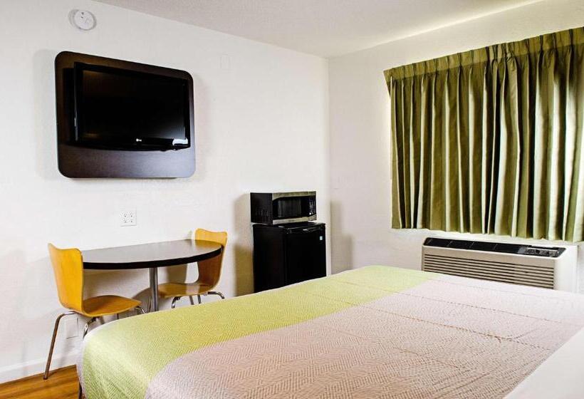 חדר סטנדרט עם מיטת קינג, Motel 6modesto, Ca  Downtown