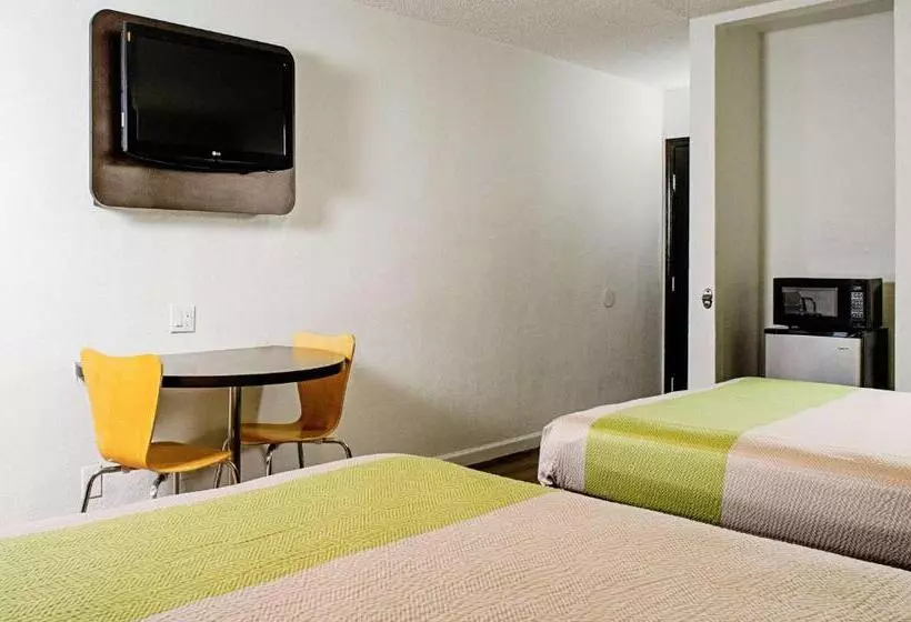 スタンダード４人部屋, Motel 6modesto, Ca  Downtown