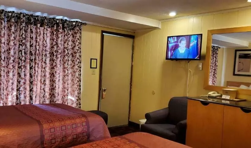 スイート, Pinebrook Motel