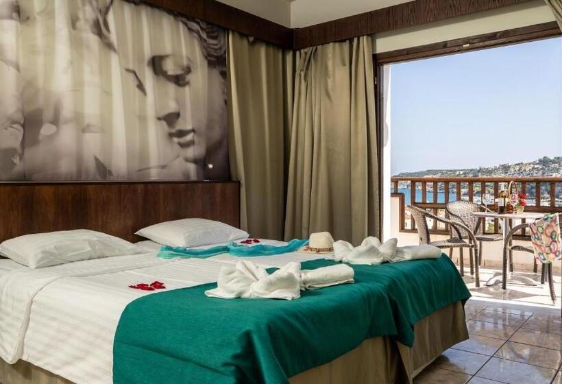 غرفة عائلية مطلّة علي البحر, Almyrida Village & Waterpark