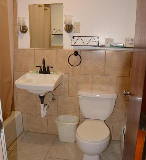 חדר סטנדרט שתי מיטות זוגיות, The Village Motel