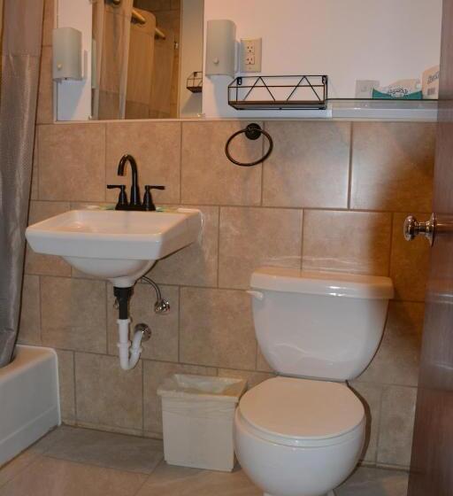 חדר סטנדרט, The Village Motel