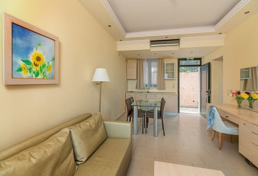 جناح جونيور, Ai Yannis Suites And Apartments