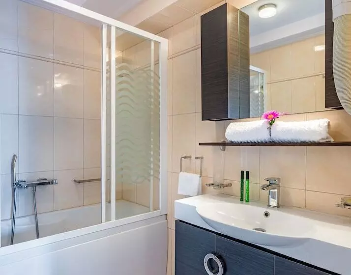 スーペリアースイート, Ai Yannis Suites And Apartments