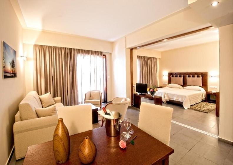 סוויטת ג'וניור נוף לים, Kymi Palace