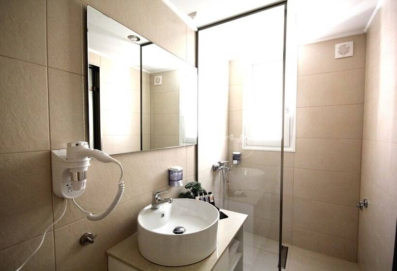 수피리어 룸, Mirabello