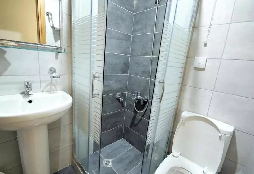 اتاق اکونومی, Mirabello