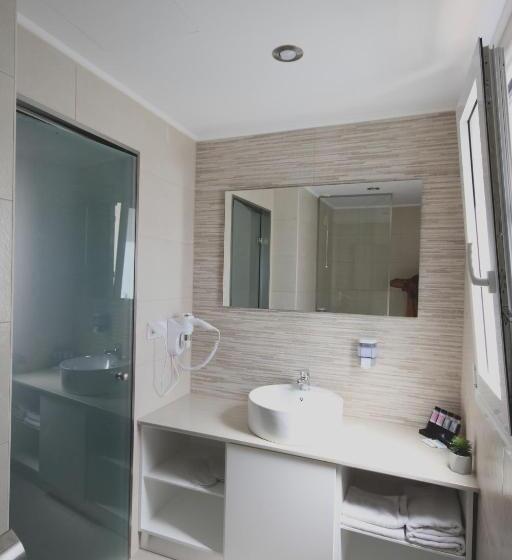 수피리어 룸, Mirabello