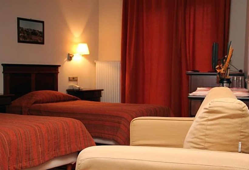 Standard Room, Mythos