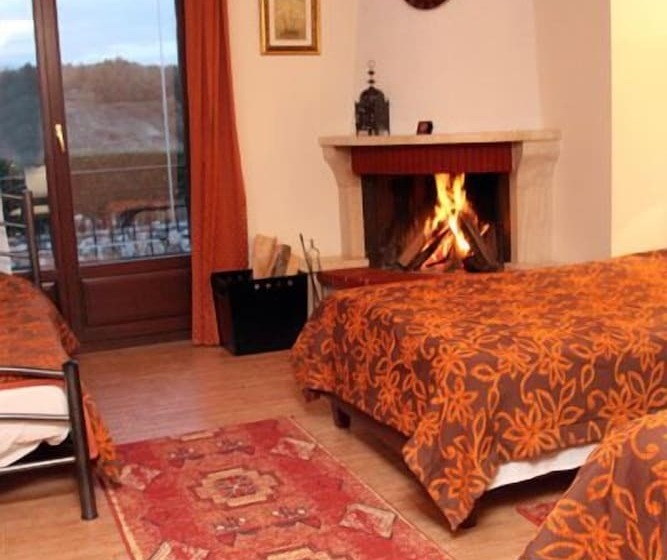 Standard Triple Room, Mythos