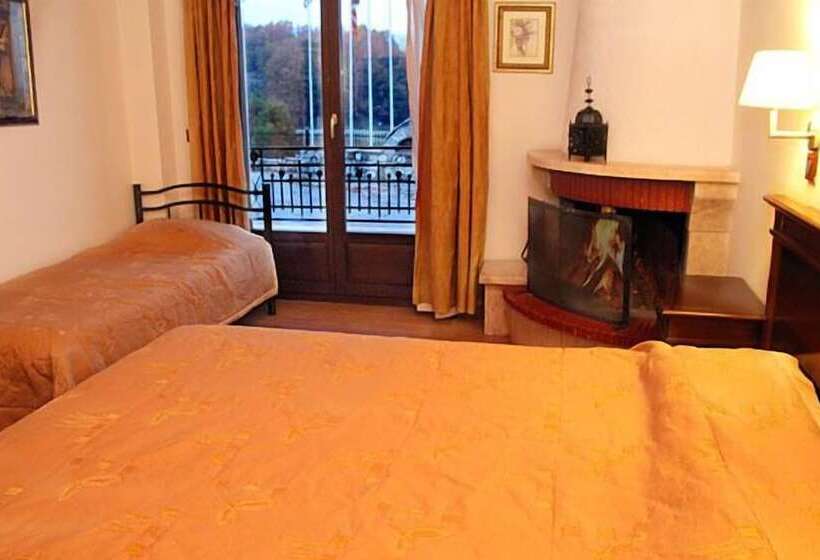 Standard Triple Room, Mythos