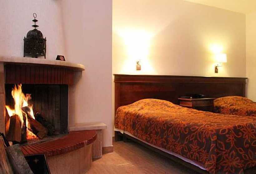 Standard Triple Room, Mythos