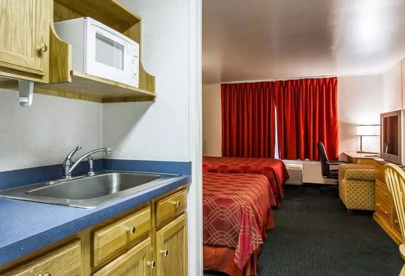 سوییت, Rodeway Inn & Suites Brunswick Near Hwy 1