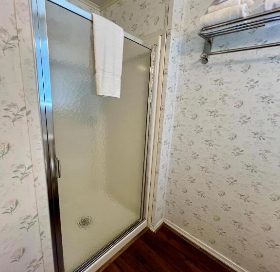 ２ダブルベッドのスタンダードルーム, Rodeway Inn & Suites Brunswick Near Hwy 1