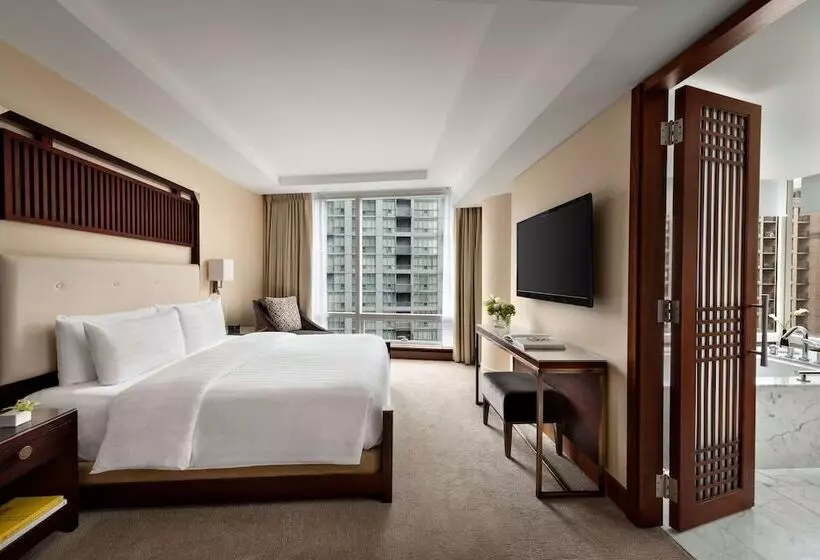 سوییت لوکس, Shangrila Toronto