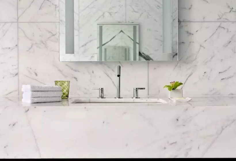 سوئیت پرزیدنت, Shangrila Toronto