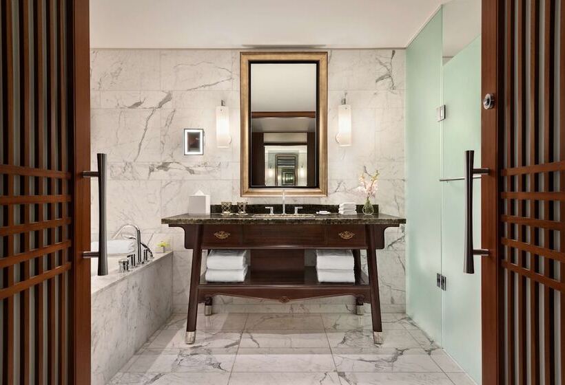 סוויטה, Shangrila Toronto