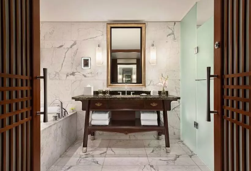 سوییت, Shangrila Toronto